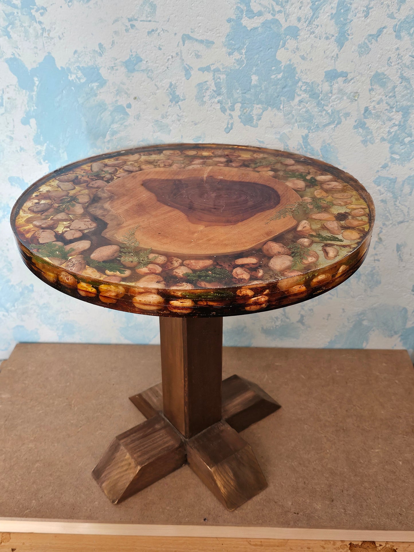 Kunstmöbel-Kaffeetisch