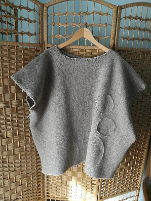 Stilisierte Poncho-Bluse